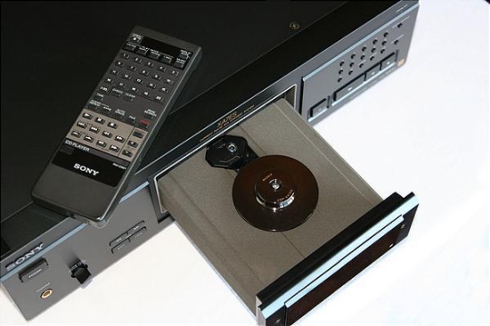 sony-cdp-xa7es-open-tray-with-remote_550pix