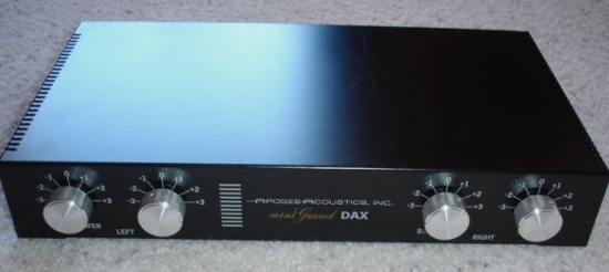apogee mini grand dax silver knobs DSC08393 550pix