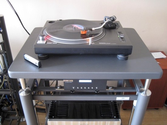 Turntables-compared-550pix IMG_3559