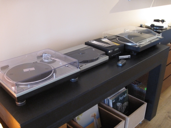 Turntables-compared-550pix IMG_4441