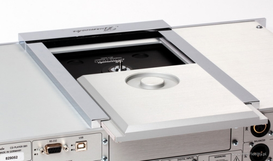 burmester-089-drawer-close-rear-8_550pix