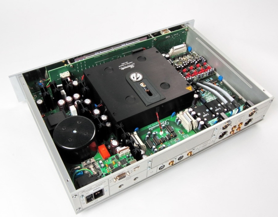 burmester-cd-089-inside-04_550pix
