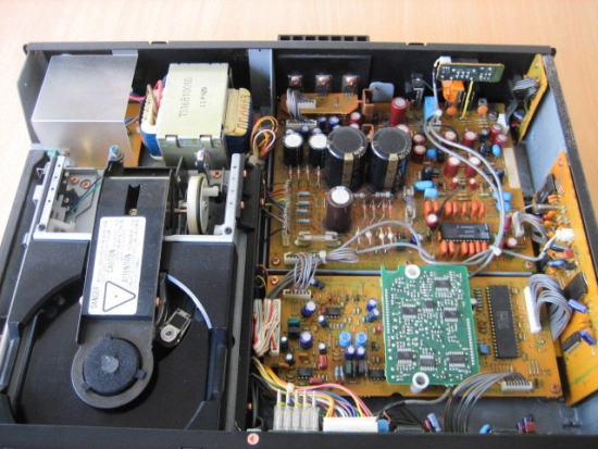 marantz-cd94-inside_550pix