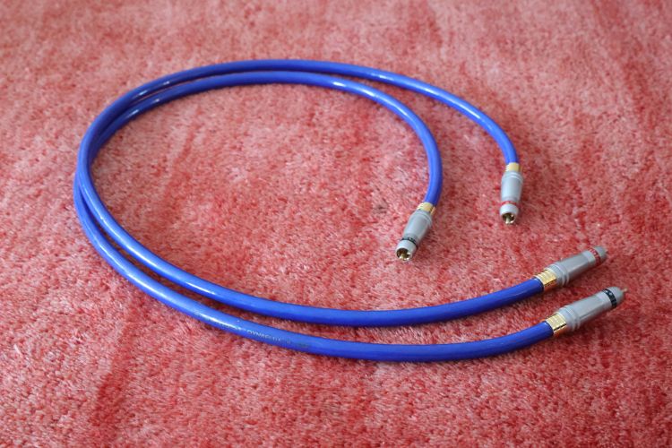 Solo Crystal Oval Phono Cable